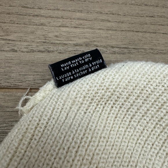 Hot Topic Knit Cuff Beanie Men’s Women’s Winter Hat Cream White OSFA - Picture 6 of 6